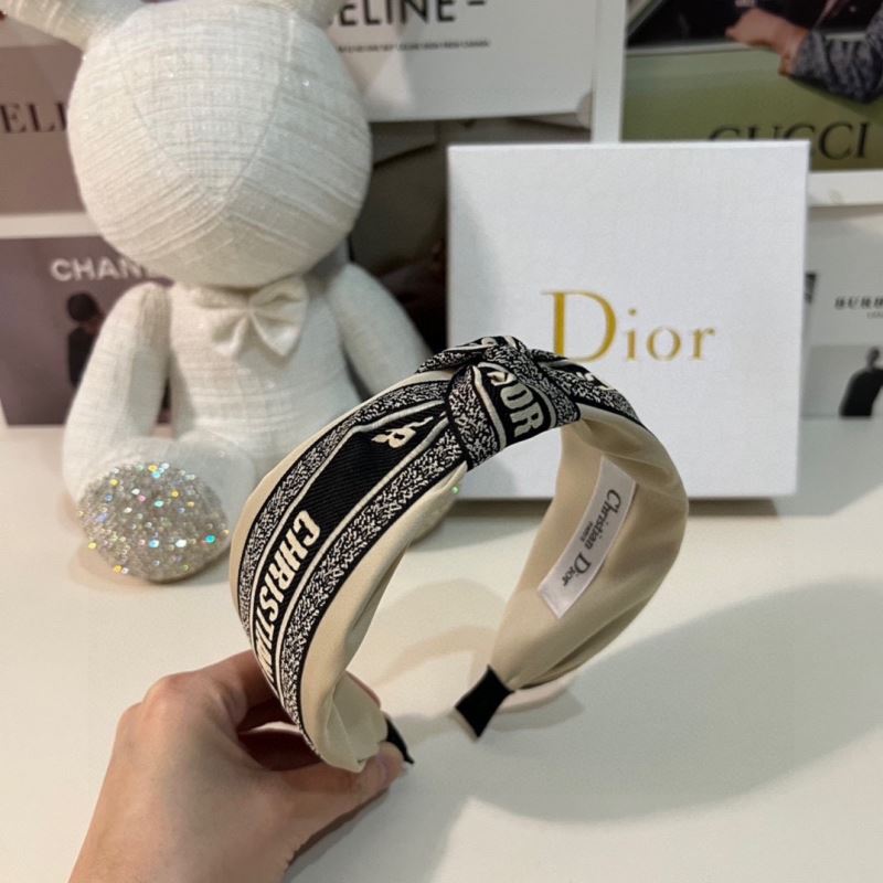 CHRISTIAN DIOR